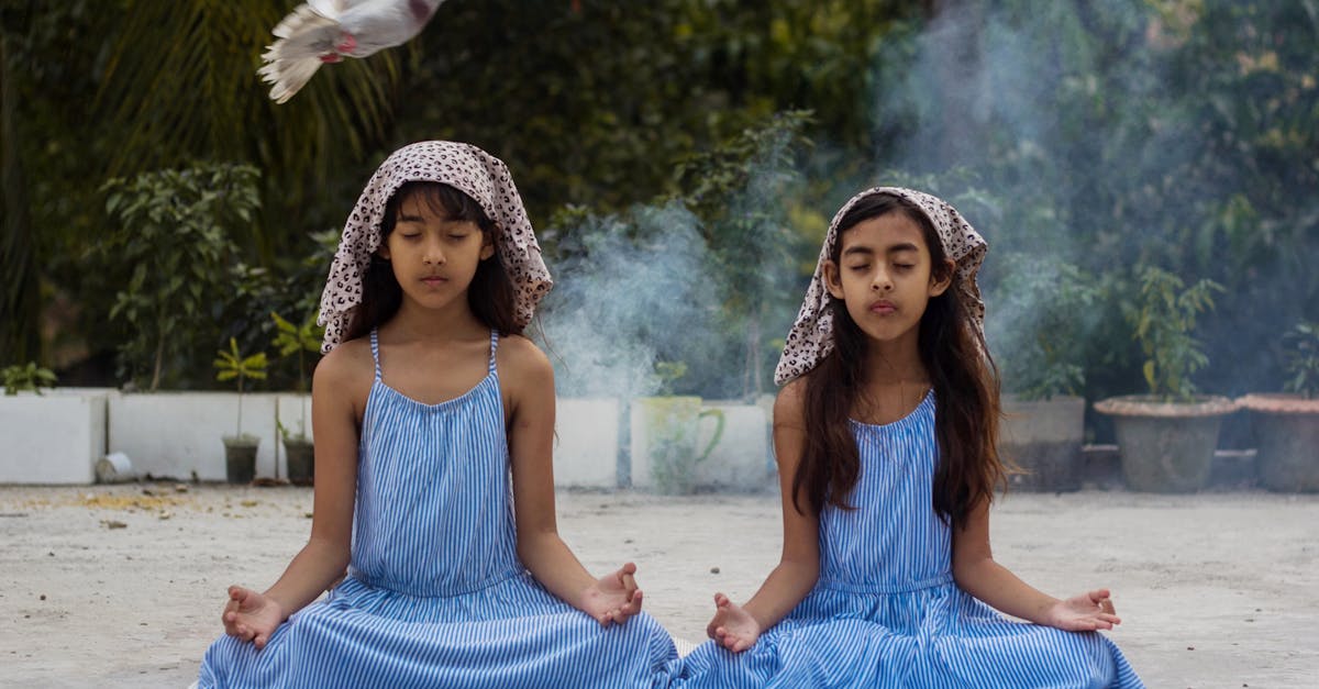 découvrez le tantra, une ancienne pratique spirituelle qui allie érotisme, méditation et connexion profonde. explorez les techniques et philosophies qui favorisent l'harmonie entre le corps et l'esprit, tout en éveillant vos sens à de nouvelles dimensions du plaisir.